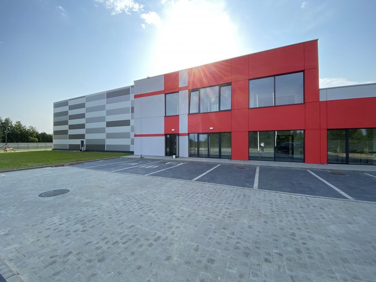 Obraz zawierający niebo, na wolnym powietrzu, architektura, budynekOpis wygenerowany automatycznie